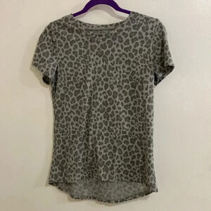 Zoe + Liv gray leopard print faded short sleeve t-shirt size small